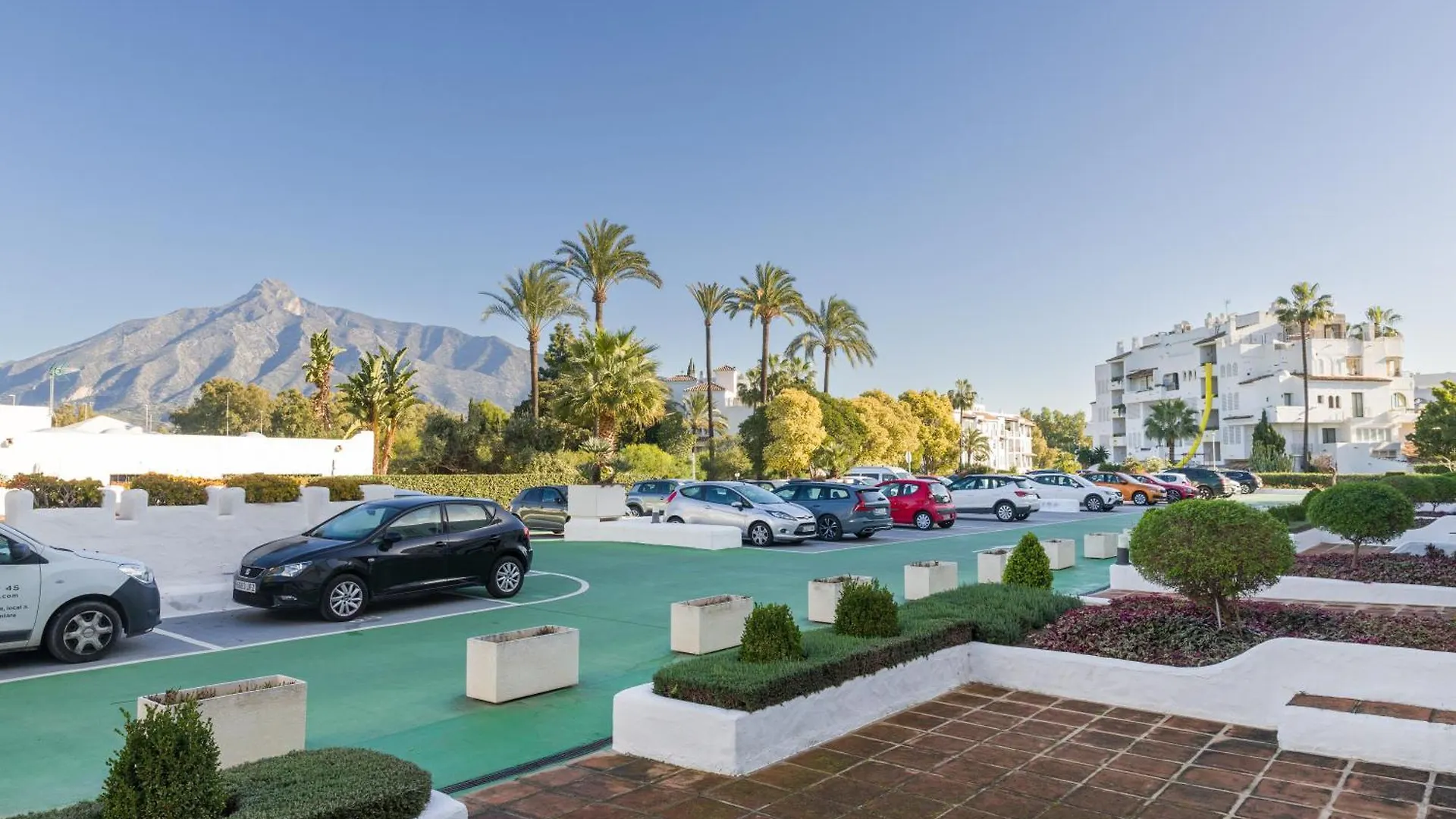 Apartamentos Urb, La Alcazaba 614 Y 642 Banus Marbella